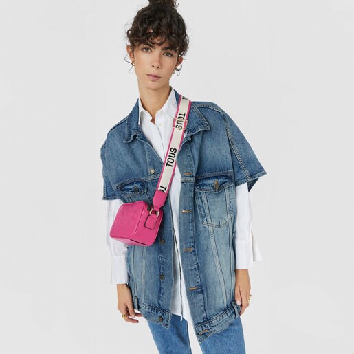 フューシャカラーのクロスボディ・レポーターバッグ TOUS La Rue