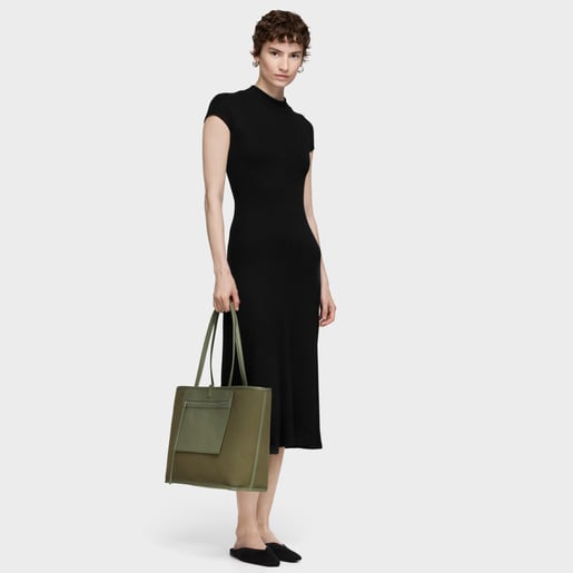 حقيبة أحمال خفيفة كبيرة الحجم بوجهين مزدوجة الاستخدام باللون الكاكي من تشكيلة TOUS Manifesto