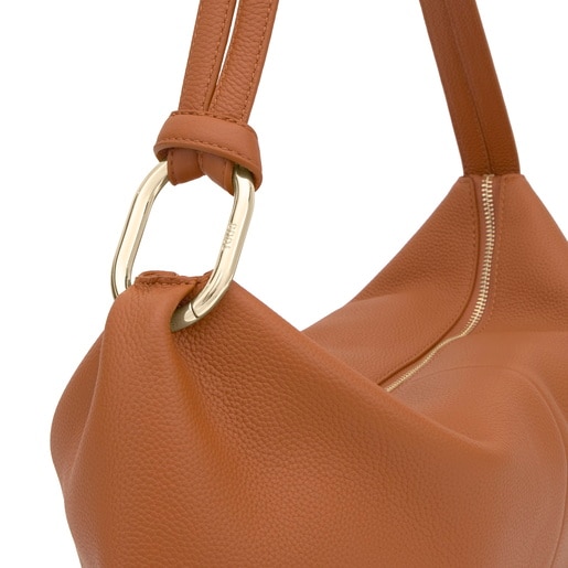 حقيبة كتف باللون الجملي من تشكيلة TOUS Hold