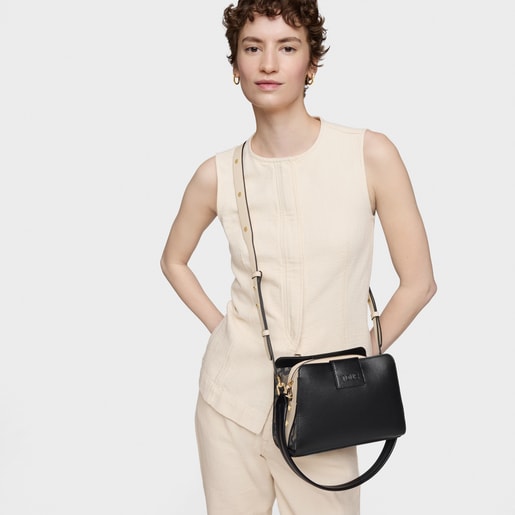 حقيبة واسعة صغيرة الحجم باللون الأسود من تشكيلة TOUS Kaos Icon