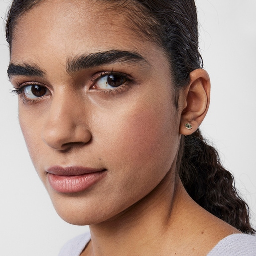 シルバーにクロムディオプサイドのフラワーがあしらわれたピアス TOUS New Motif