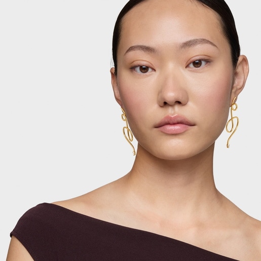 Aretes largos con baño de oro 18 kt sobre plata y diamantes creados en laboratorio Lio LGD