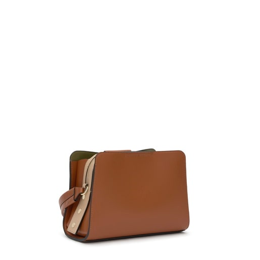 حقيبة واسعة صغيرة الحجم باللون الجملي من تشكيلة TOUS Kaos Icon