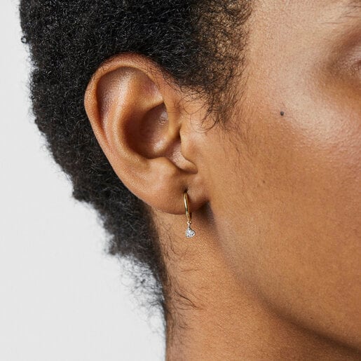 ハートのチーフを配したゴールドのフープピアスBasics