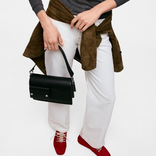 حقيبة متوسطة الحجم بحزام يلتف حول الجسم باللون الأسود من تشكيلة TOUS Audree Pockets