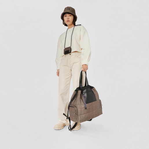 カーキカラーのハンギングコインパース TOUS Empire Padded