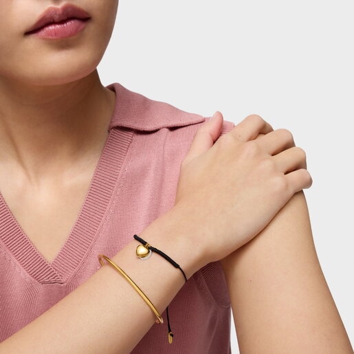 Pulsera doble corazón con baño de oro 18 kt sobre plata y nylon negro TOUS Flechazo