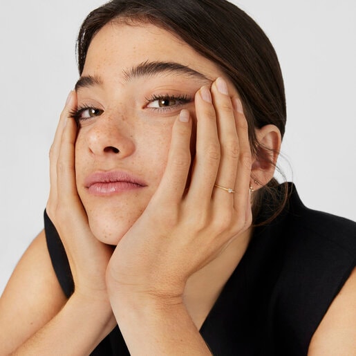 ダイヤモンドとハート型モチーフの付いたゴールドのリング、San Valentín