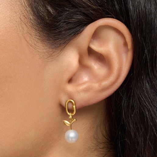 14kt gold Pendant with cultured pearl Medallions