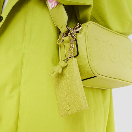 ライムグリーンのエンベロープ型キーホルダー TOUS La Rue