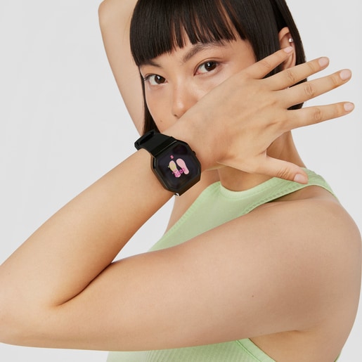 B-Connect Smartwatch with black silicone strap
