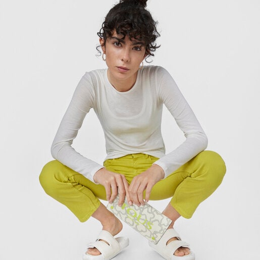 ベージュ＆ライムグリーンのミディアムフラットウォレット Kaos Legacy