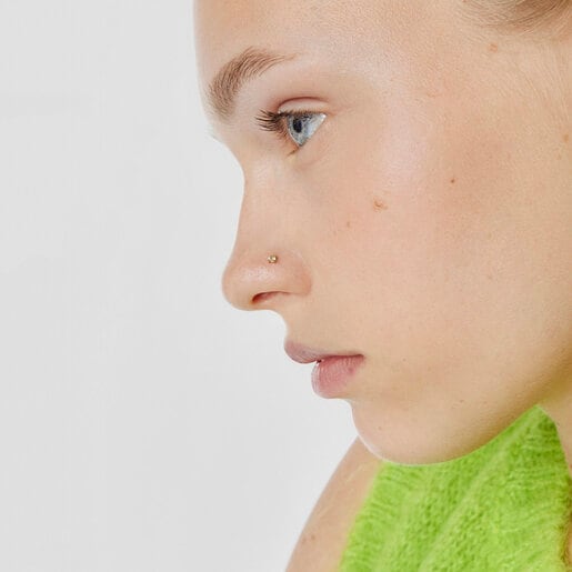 Gold-colored IP steel and garnet and peridot St. Tropez Nose piercing