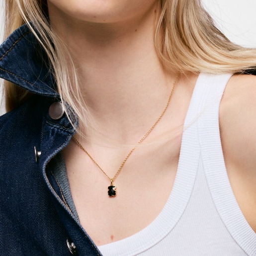 عقد قصير من الفضة المطلية بالذهب عيار 18 مزيّن بحلية على شكل دبدوب من العقيق من تشكيلة TOUS Icon Color