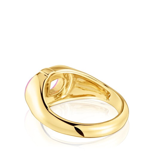 خاتم TOUS MANIFESTO منقوش من الفضة المطلية بالذهب عيار 18 قيراطًا ومُرصّع بالإيناميل باللون الفوشيا