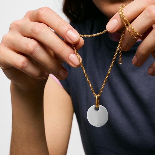 قلادة ميدالية بدَرجتَي لون مقاس 23 مم من تشكيلة TOUS Unlock