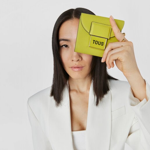 ライムグリーンのフラップカードウォレット TOUS Sylvia