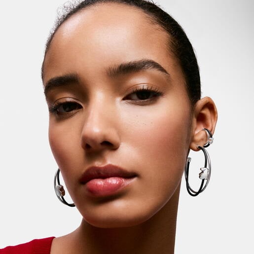 Hoop earrings with bear motif in sterling silver and black rubber TOUS Bold Motif Size of earrings: 45 mm. Push back.