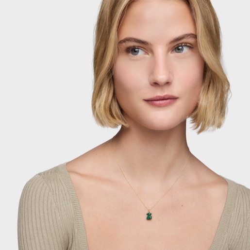 قلادة Bold Bear صغيرة على شكل دبدوب من الملكيت والذهب عيار 14 قيراطًا