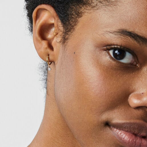 ハートのチーフを配したゴールドのフープピアスBasics