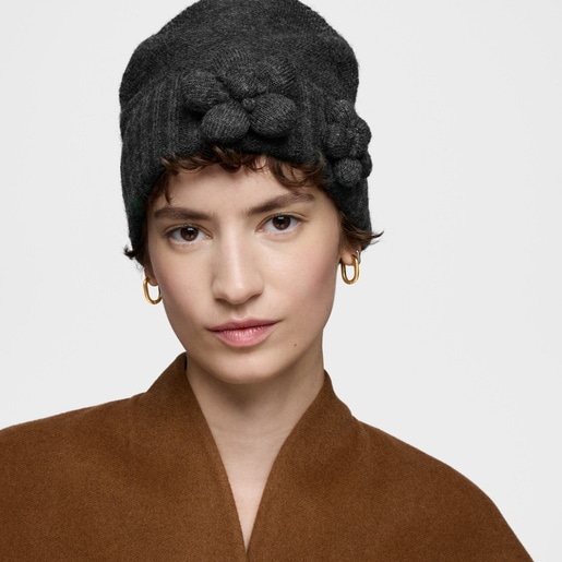 قبعة بيني صغيرة باللون الرمادي الداكن من التشكيلة TOUS Daisy