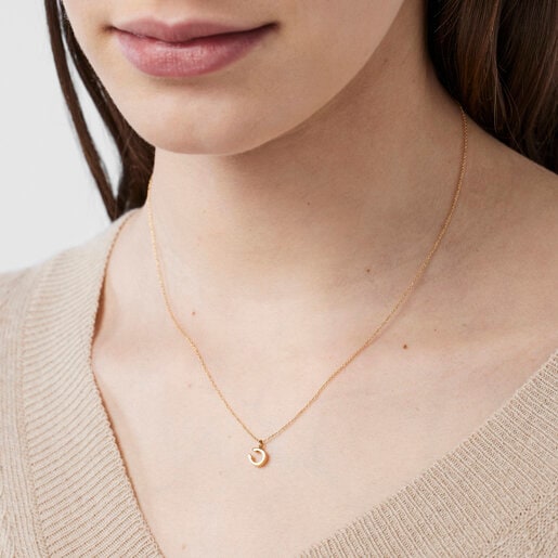 قلادة Good Vibes من TOUS بحدوة حصان من الذهب