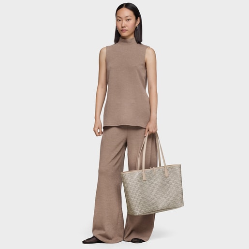 حقيبة أحمال خفيفة كبيرة الحجم بوجهين مزدوجة الاستخدام باللون الرملي من تشكيلة TOUS Manifesto