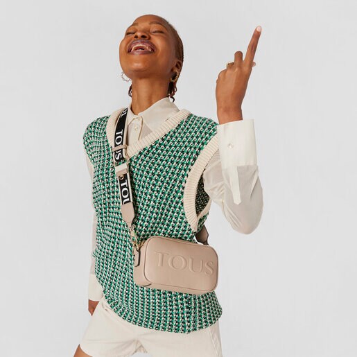 תיק צד בסגנון כתבים TOUS La Rue בצבע אפור-חום