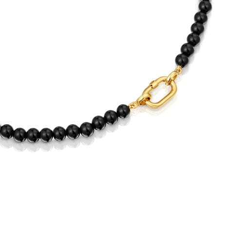 عِقد قصير من الفضة المطلية بالذهب عيار 18 قيراطًا مُرصّع بالعقيق من تشكيلة TOUS Hold Oval