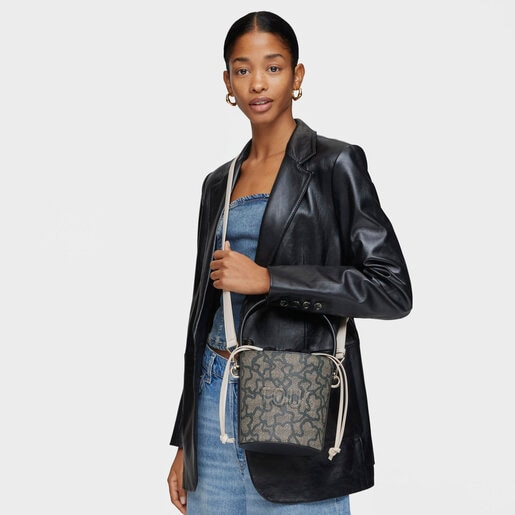 ブラックのスモールバケツバッグ Kaos Icon