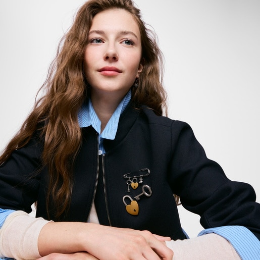 Broche de acero bicolor y motivos colgantes TOUS Charming