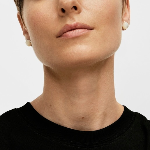 シルバーとマザーオブパールのピアス Color Pills