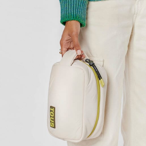 ベージュのコスメポーチ TOUS Carol Soft