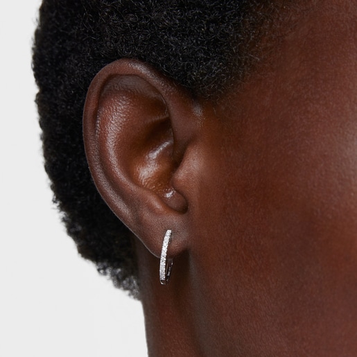 Short hoop Earrings in white gold with 15 mm diamonds Les Classiques
