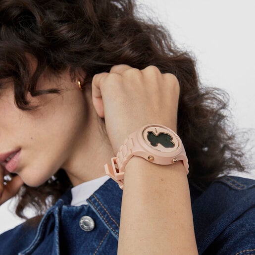 ヌードカラーのシリコン製ストラップがついたポリカーボネート製腕時計 D-Bear