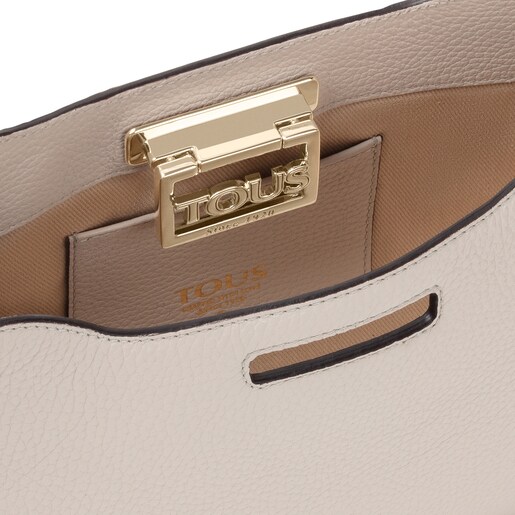 Бежевая кожаная сумка-багет TOUS Legacy
