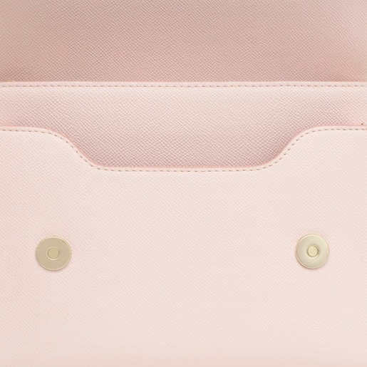 حقيبة Audree بحزام يلتف حول الجسم متوسطة الحجم باللون الوردي الفاتح من تشكيلة TOUS Brenda