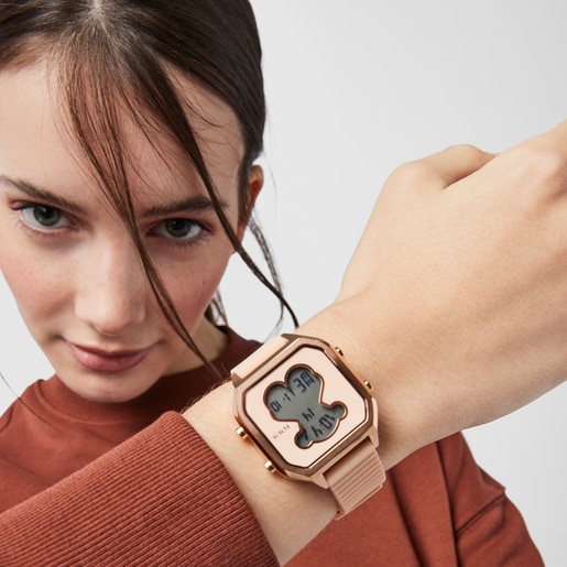 Reloj TOUS DigiBear para mujer en color nude fabricado en silicona. Este  reloj combina el estilo deportivo y a la vez elegante y sofisticado de la  marca TOUS, en color nude, dispone