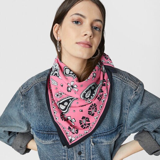 ピンクカラーのバンダナスカーフ TOUS Gems
