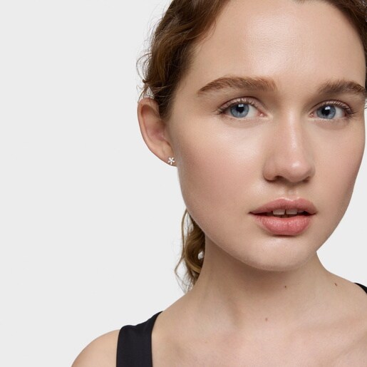 シルバーのフラワーピアス TOUS Motif