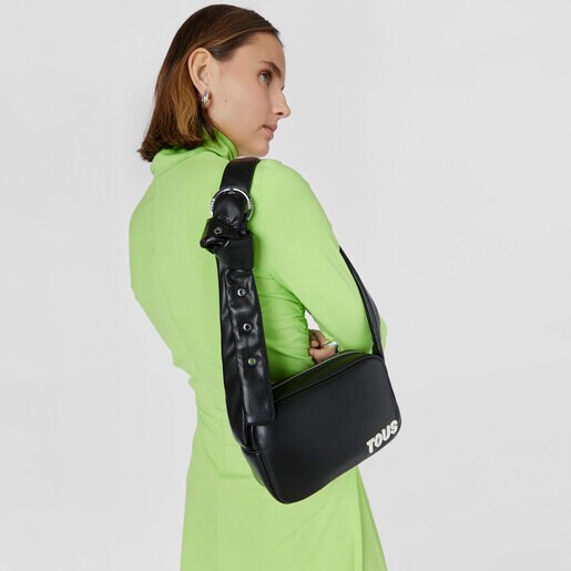 ブラックのクロスボディ・レポーターバッグ TOUS Carol