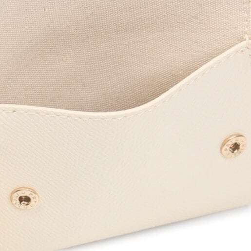 ベージュのエンベロープ型キーホルダー TOUS La Rue