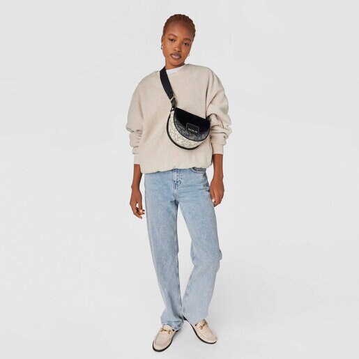 תיק קרוס Amaya Kaos Icon קטן בצבע שחור עם פרווה