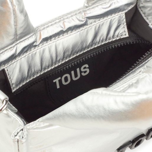 حقيبة ميني واسعة باللون الفضي من التشكيلة TOUS Party