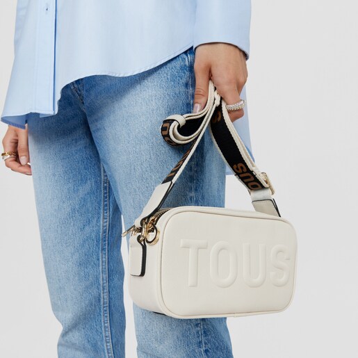 תיק צד TOUS La Rue בסגנון כתבים בצבע שנהב