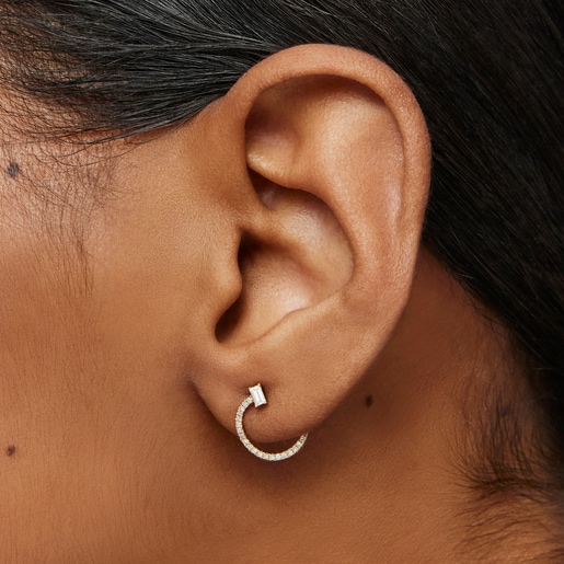 עגילי חצי עיגול Les Classiques מזהב בשילוב יהלומים