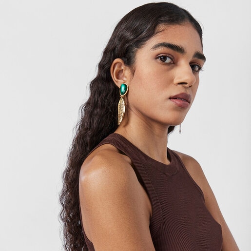 Aretes largos Fragile Nature con baño de oro 18 kt sobre plata y glass verde