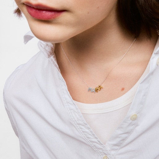 عِقد بدرجتَي لون مُرصّع بحليات من تشكيلة TOUS Mama