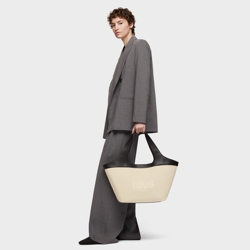 حقيبة أحمال خفيفة كبيرة الحجم من قماش الكانفاس باللونين الأسود والبيج من تشكيلة TOUS Lirio