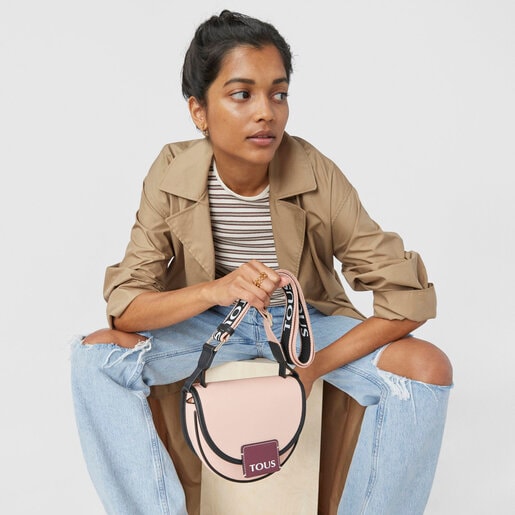 ピンクのスモールクロスボディバッグ TOUS Halfmoon